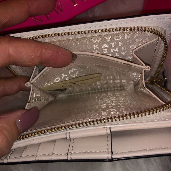 Kate Spade Wallet (Authentic) - Picture 4 of 8